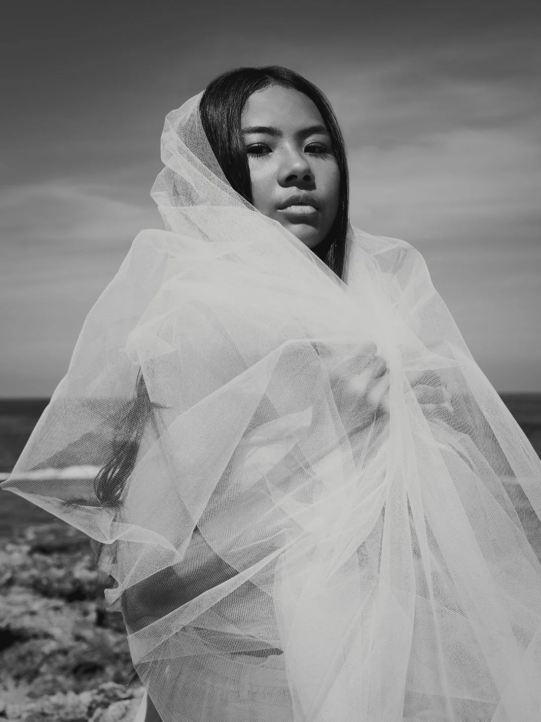 A little bit ethereal, a little bit coastal. Swipe to see the movement. 🤍

#EditorialBridal #BridalPortrait #ModernBride #FineArtWedding #bridalinspiration