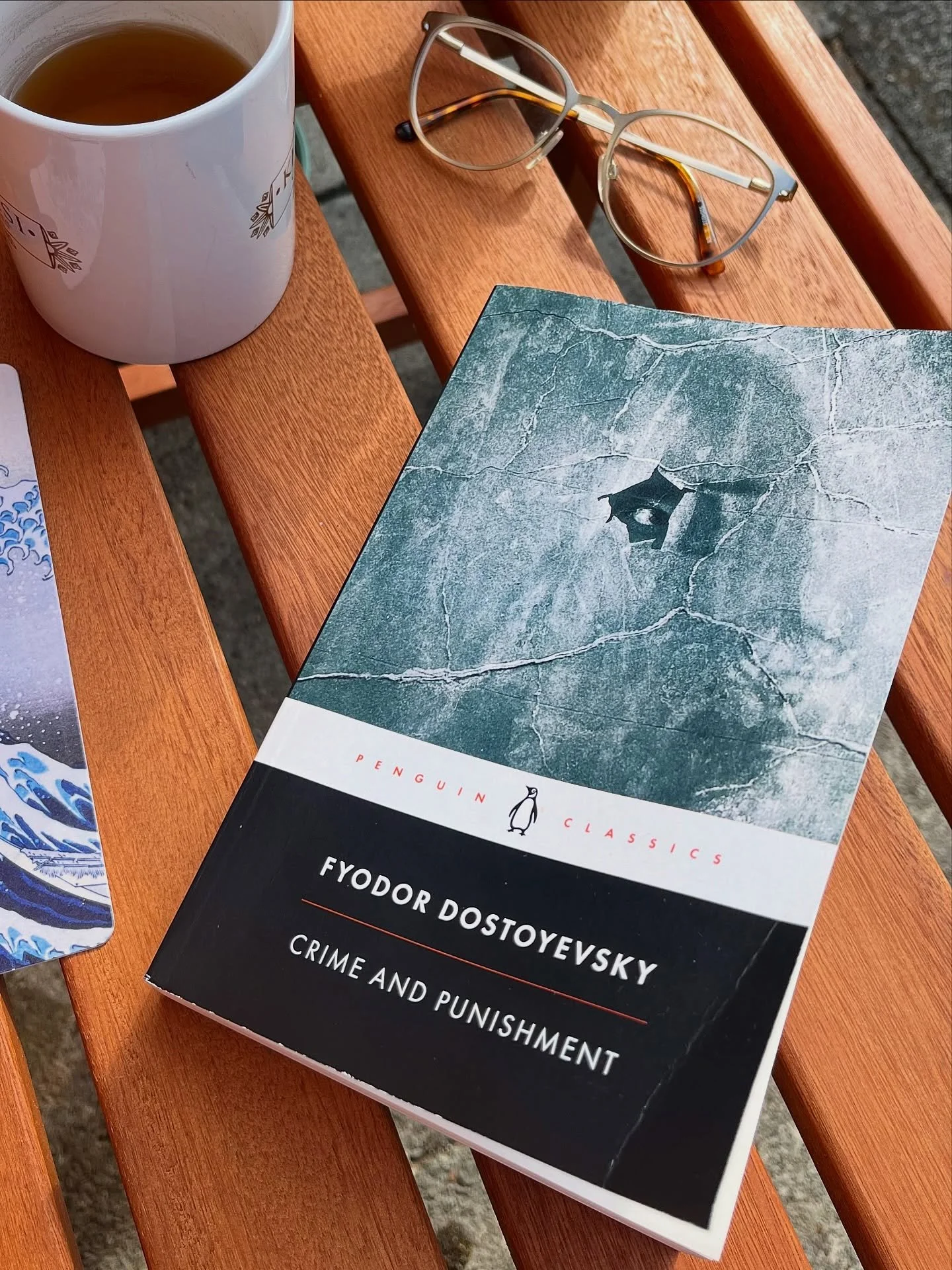 What was the last book that met your lofty expectations? ✨⁣⁣⁣
⁣⁣⁣
For me, it was this. It took me a little time to get a feel for it, to know how to read and absorb it, but this novel really gets better with each page. At first, it was as though I di