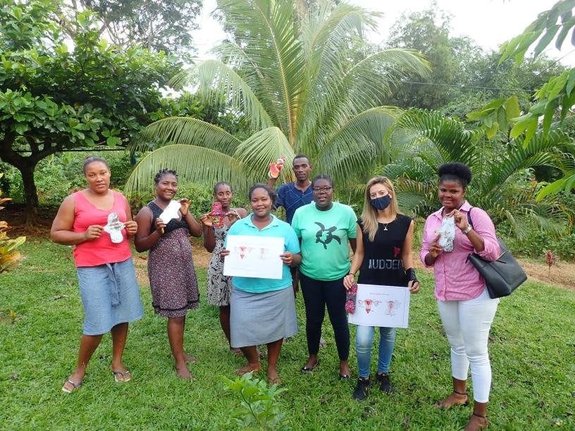 As mulheres da CAIP estão a criar um negócio de produção e venda de pensos higiénicos reutilizáveis