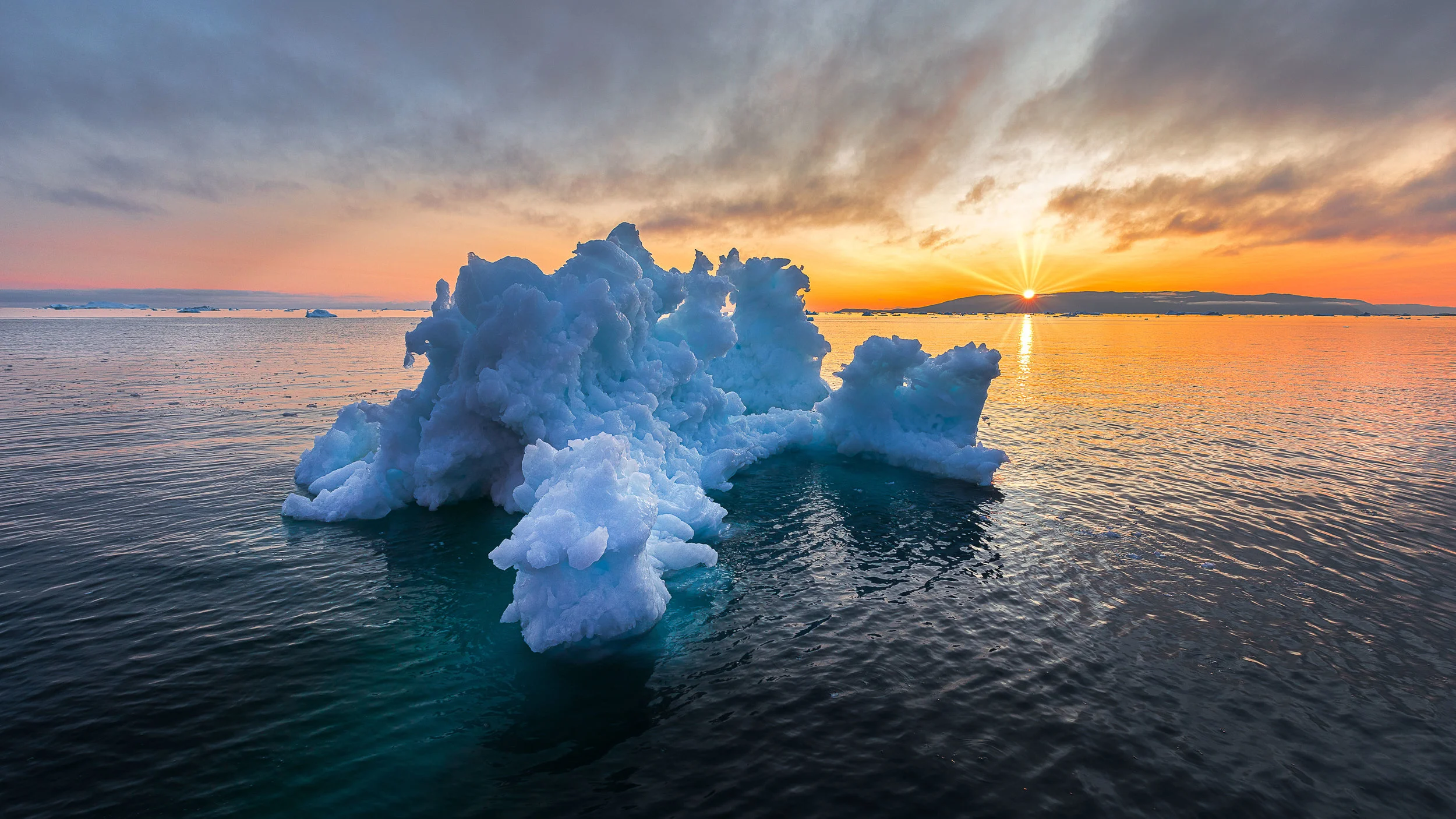 Splendid midnight sun