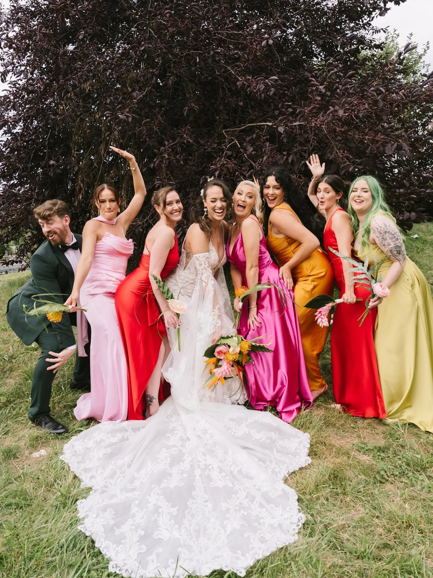 Let&rsquo;s have a moment for this super supportive bridal party, who literally VOGUED down the aisle for their besties Emmanuel &amp; Karina❤️❤️❤️ 

📸: Chelsea &amp; Maurizio 
Planner: @marilyn_signature @sarah.jb_evenementiel @evita_signature 
Flo
