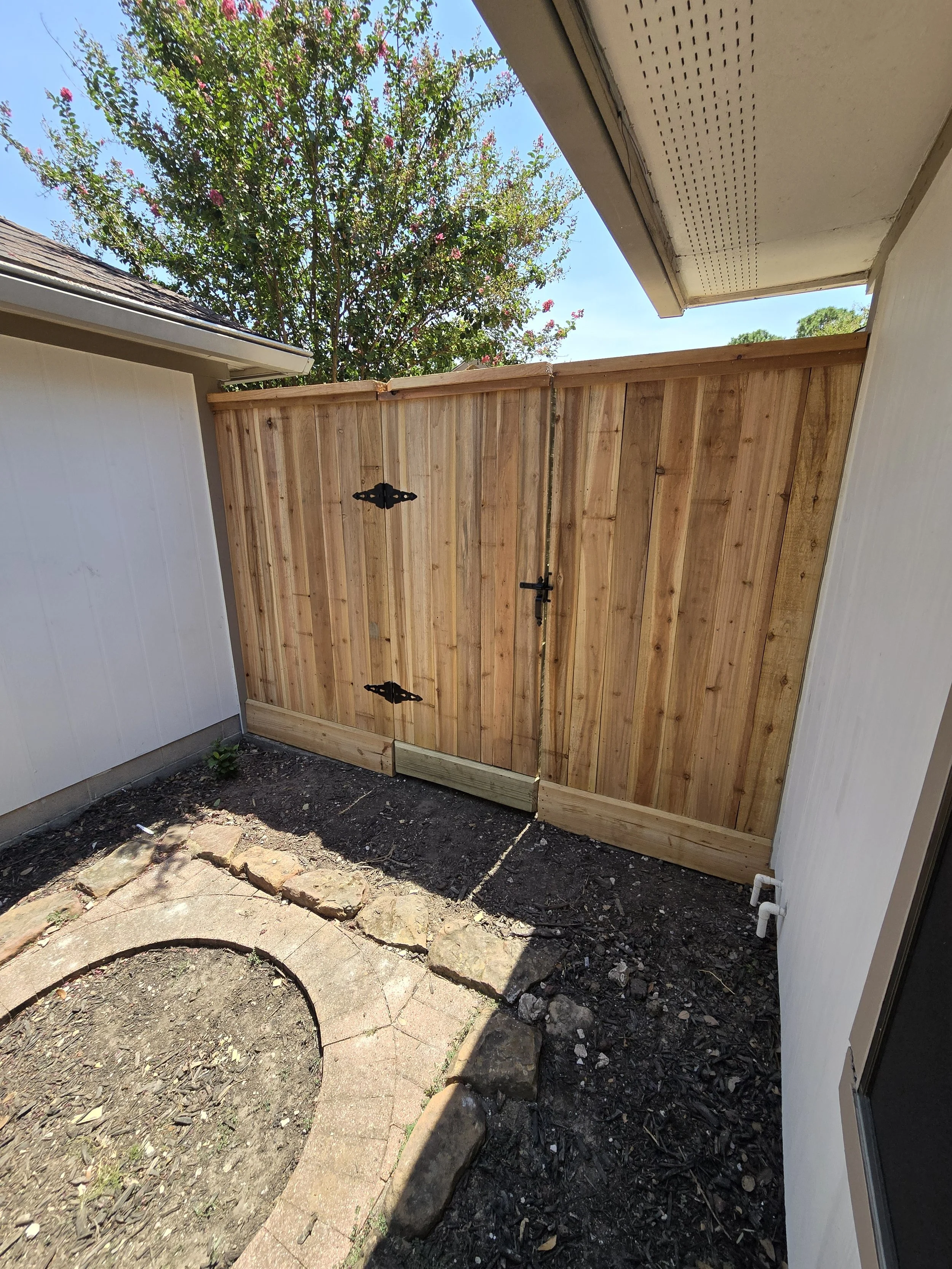 Short Cedar Fence.jpg