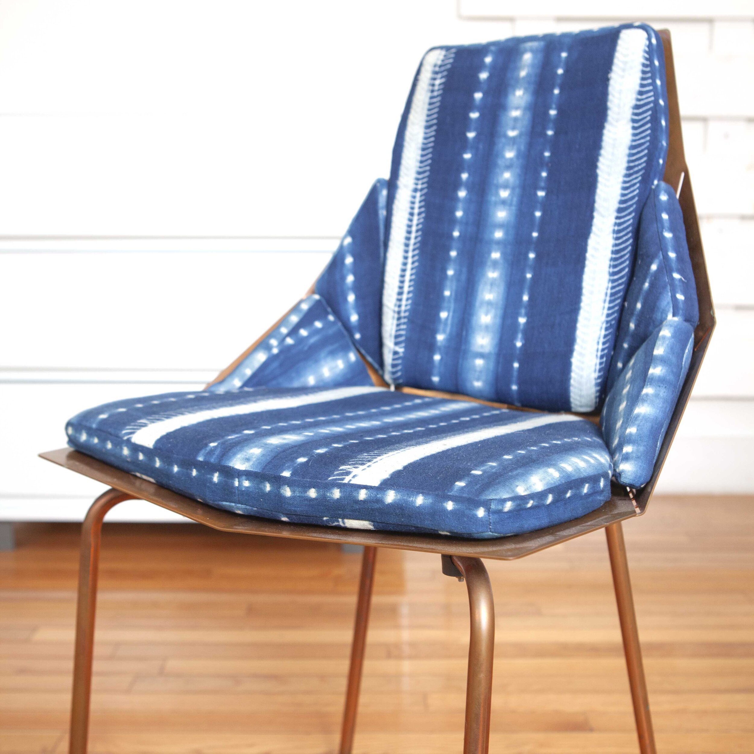 Chair 01_square.jpg
