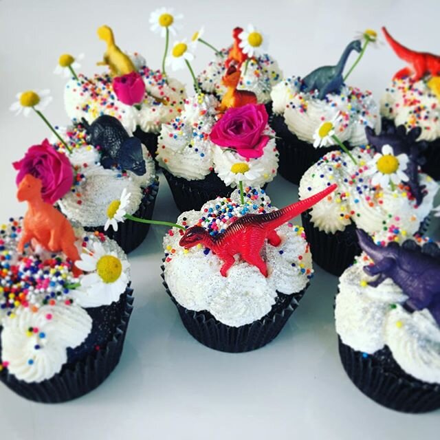 #Dopecakes #tribe #are #out #in #force #today ❤️💛💚💙💜
