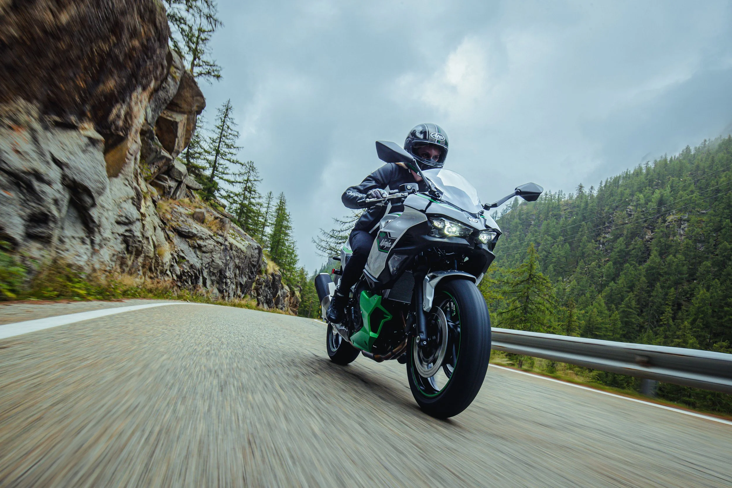 Kawasaki unveil further details on game-changing Ninja 7 Hybrid