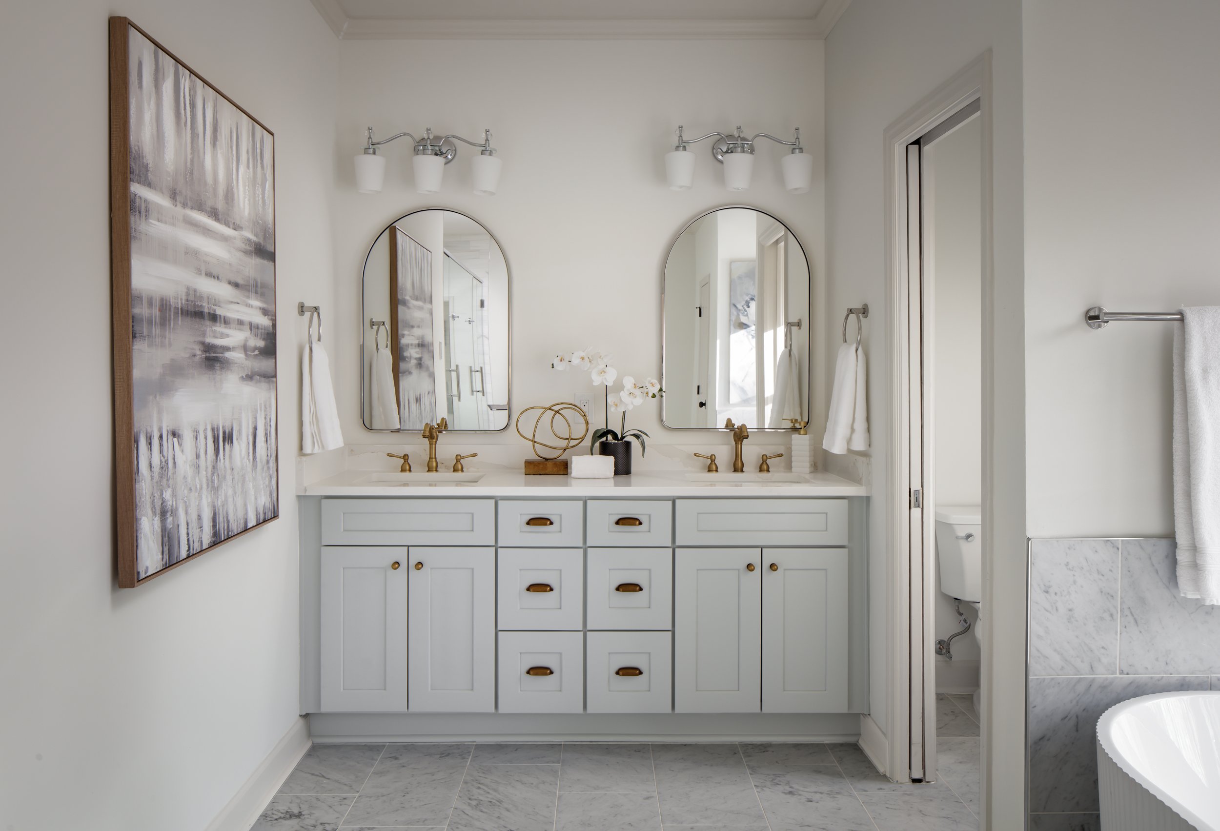 FARMHOUSE BATHROOM.jpg