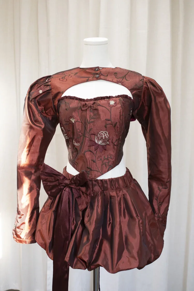 DK 033 Burgundy Bloom Bolero - M