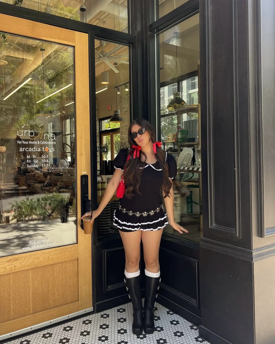@lilibritosa in our black honeysuckle dress ⋆。‧˚ʚ🍓ɞ˚‧。⋆
#slowfashion #sustainablebrand #delikadostudio #bamboodress