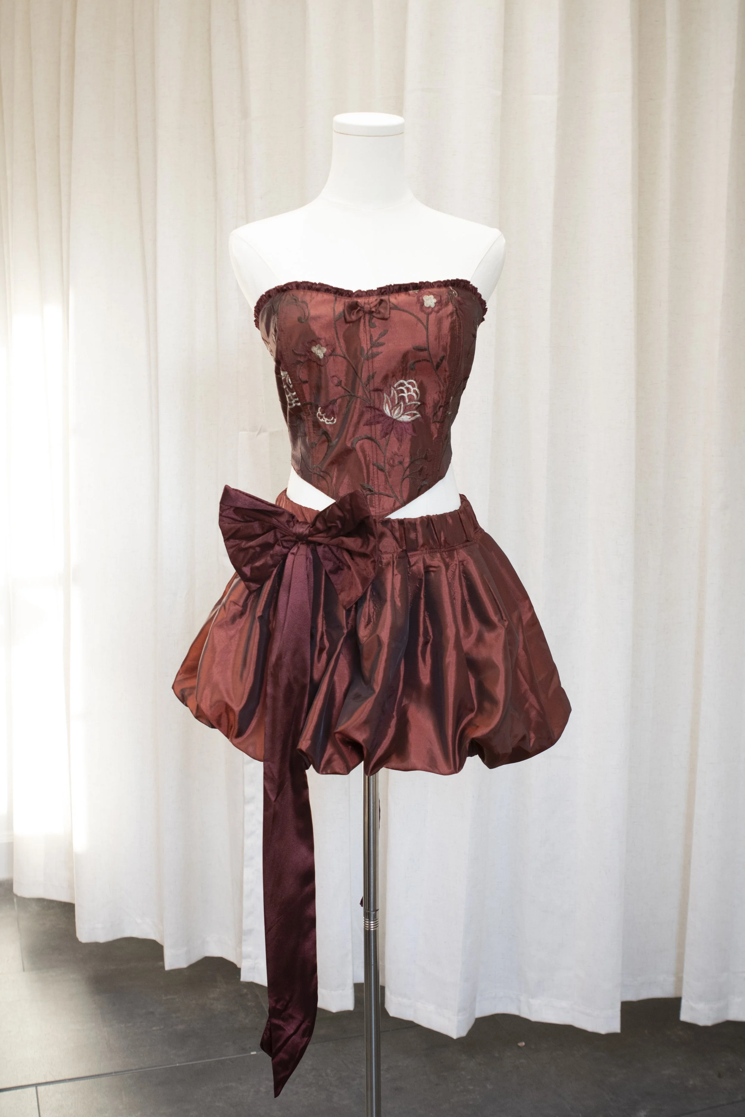 DK 033 Burgundy Bloom Bubble Skirt - M