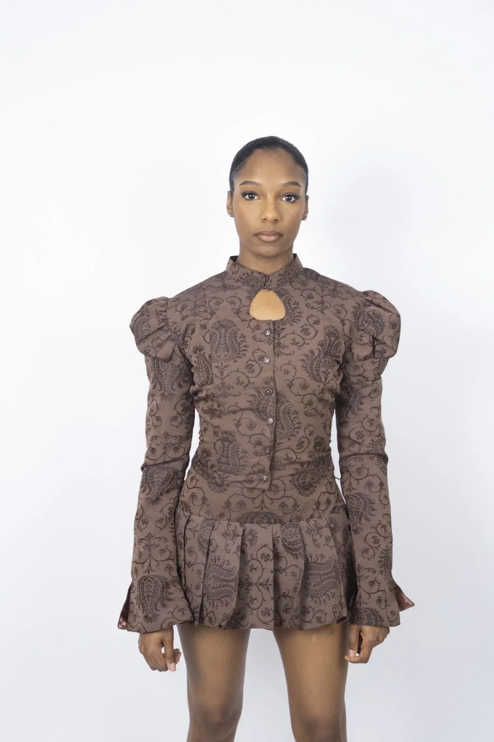 1:1 Upcycled Cocoa Paisley Jester Keyhole Top – M