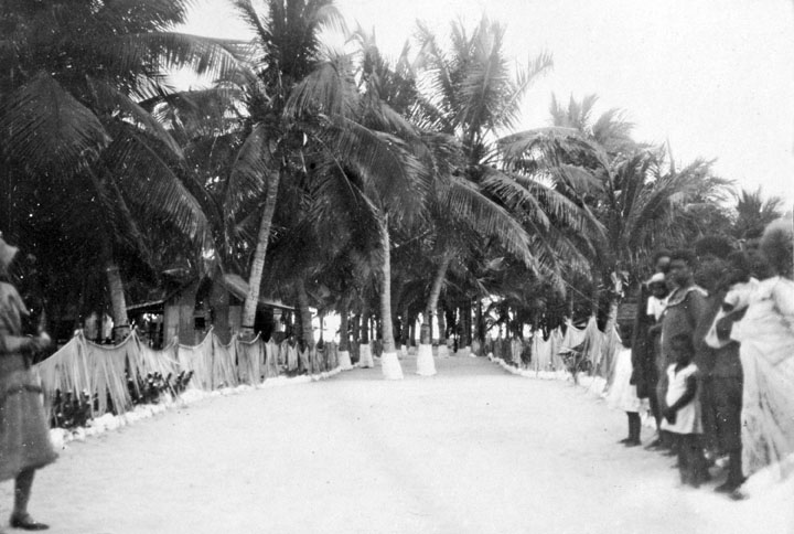 Queensland_State_Archives_5776_Residents_of_Coconut_Island_Torres_Strait_Island_June_1931.png