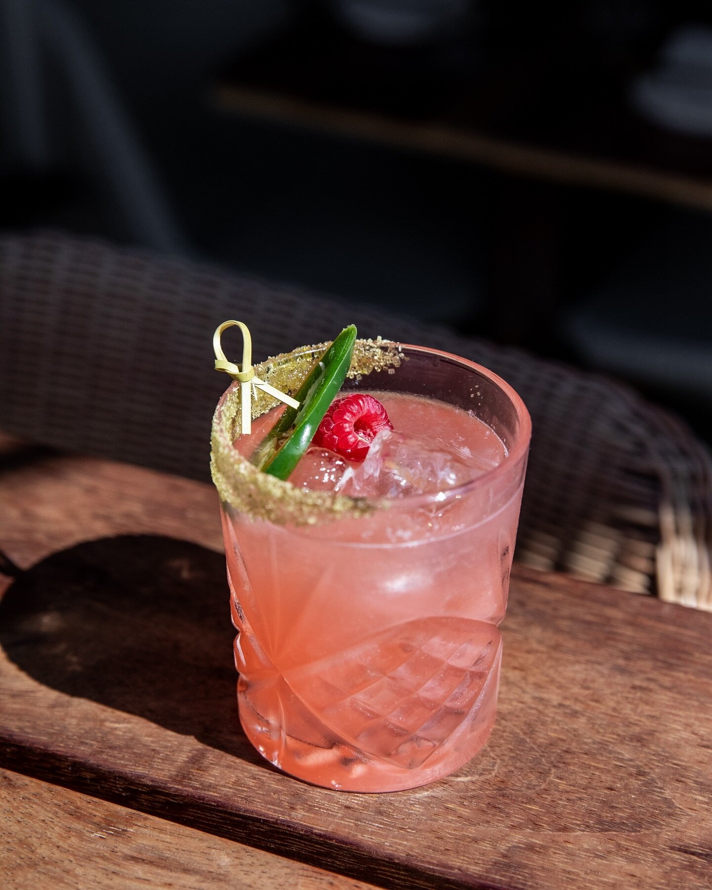 🌶️ ℬ𝓇ℴℴ𝓀𝒾ℯ&rsquo;𝓈 ℬ𝒶𝓃𝑔ℯ𝓇 🌶️

Seriously delicious.  Made with Brookie&rsquo;s dry gin, st. germain, watermelon, jalape&ntilde;o, basil and lime. 

📸 @rachelchevell

#themezclub #byronbay #byronbayeats #byronbayrestaurants #visitbyronbay #d