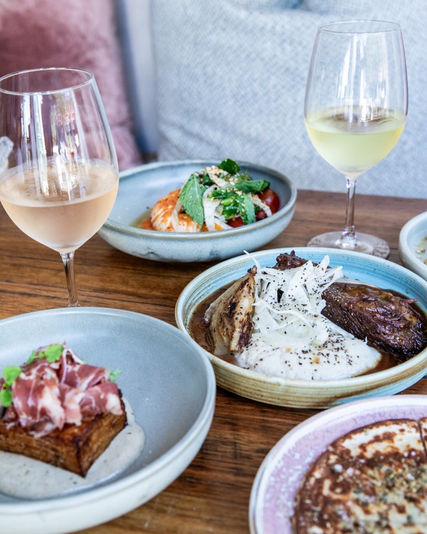 Nothing says I love you, like sharing your food. 

Join us on Valentine&rsquo;s Day and share our delicious dishes with your love or loves 🥰

📸 @rachelchevell

#themezclub #byronbay #byronbayeats #byronbayrestaurants #visitbyronbay #destinationbyro