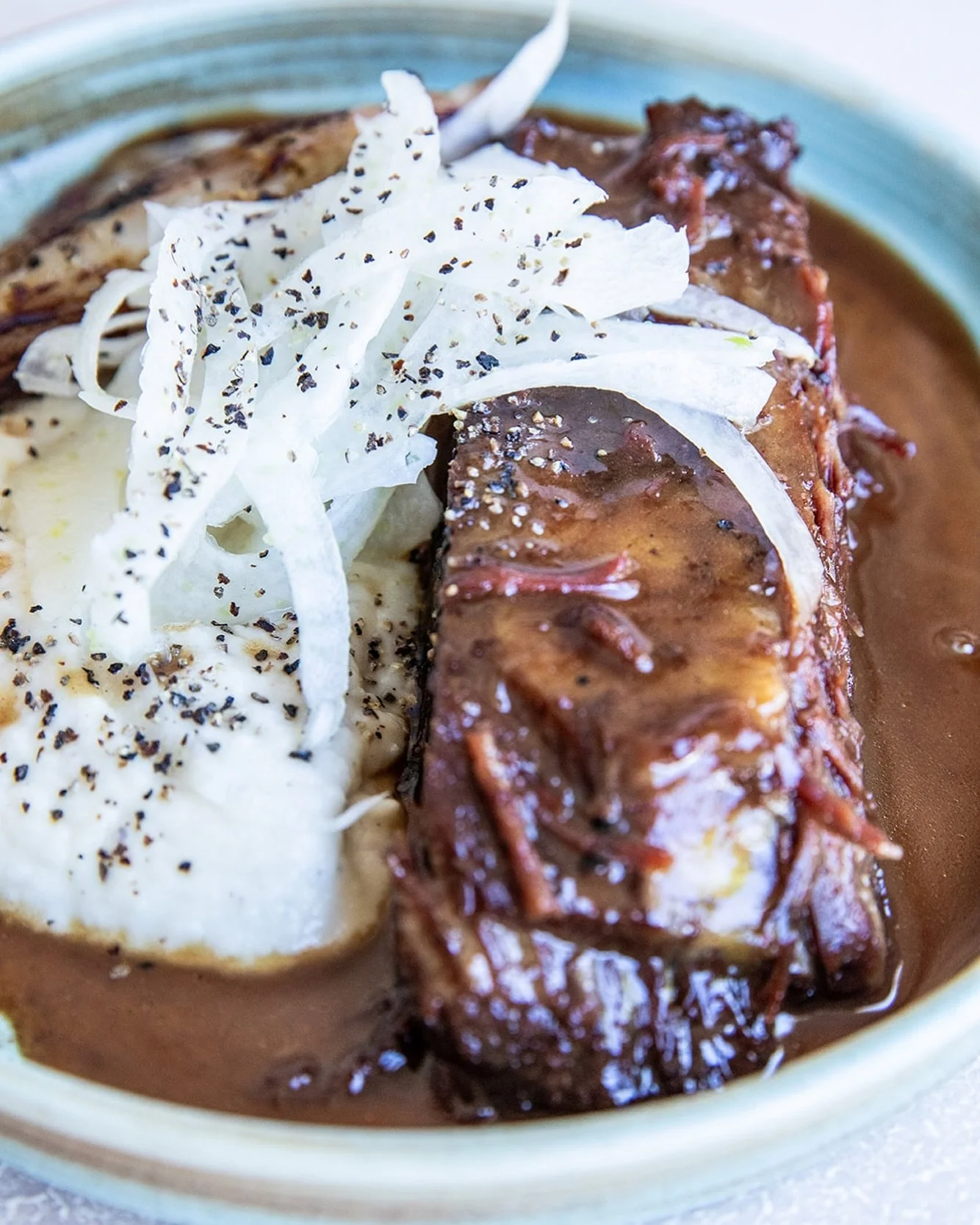 Cooler nights call for our boneless beef short ribs. 

Espresso and cacao rub flavor this delicious dish, served with celeriac puree, braised fennel and fennel salad

#themezclub #byronbay #byronbayeats #byronbayrestaurants #visitbyronbay #destinatio