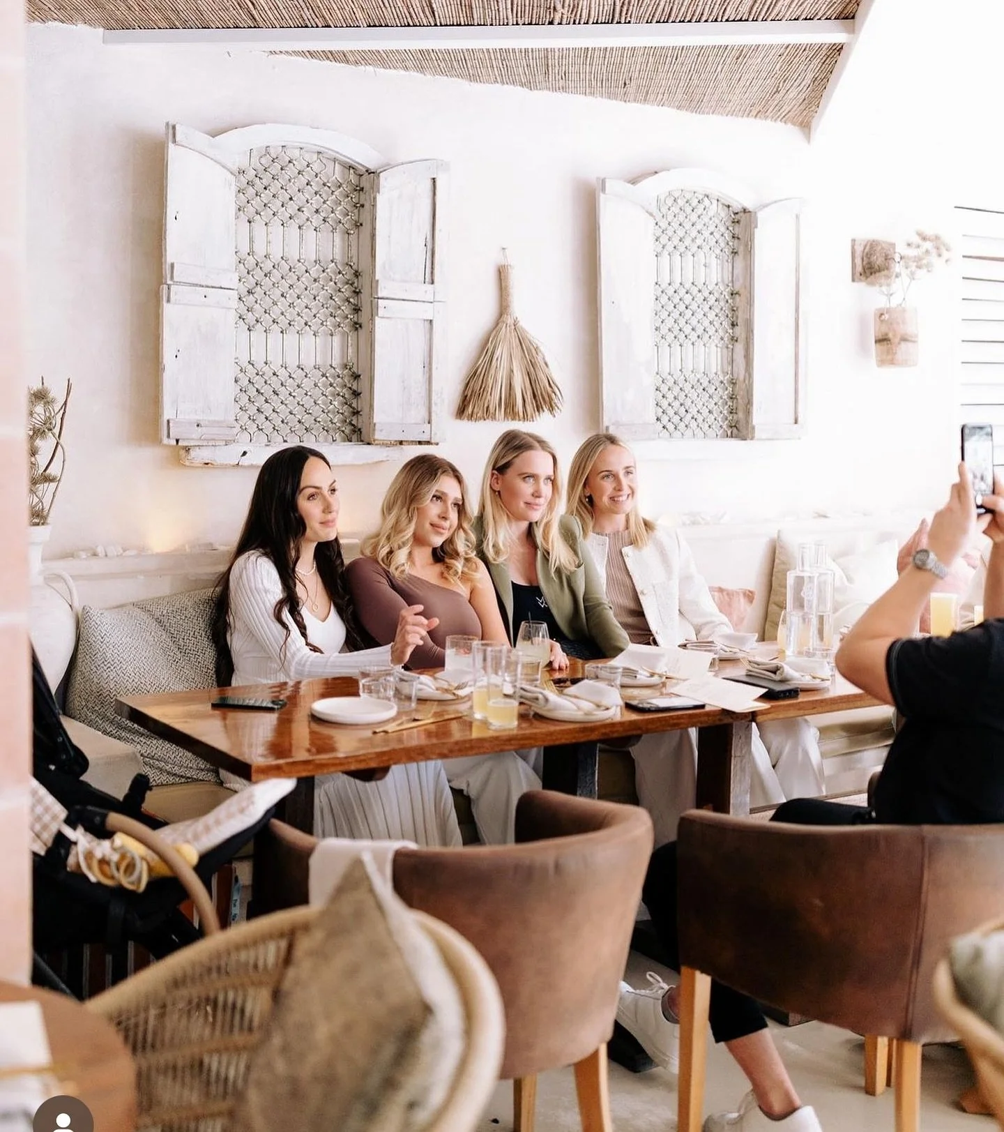 Sip drinks by the fire with your girlies! 

📸 @crudocreativestudio

#themezclub #byronbay #byronbayeats #byronbayrestaurants #visitbyronbay #destinationbyronbay #dinnerbyronbay #goodfoodbyronbay #byronbaylunch #byronbayhappyhour #byronbayholiday #me