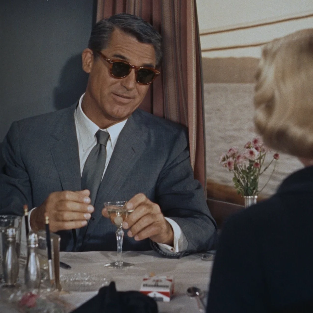 never one to take good style for [GRANT]ed.

Cary Grant in store favorite @oliverpeoples 

#sallys #oliverpeoples