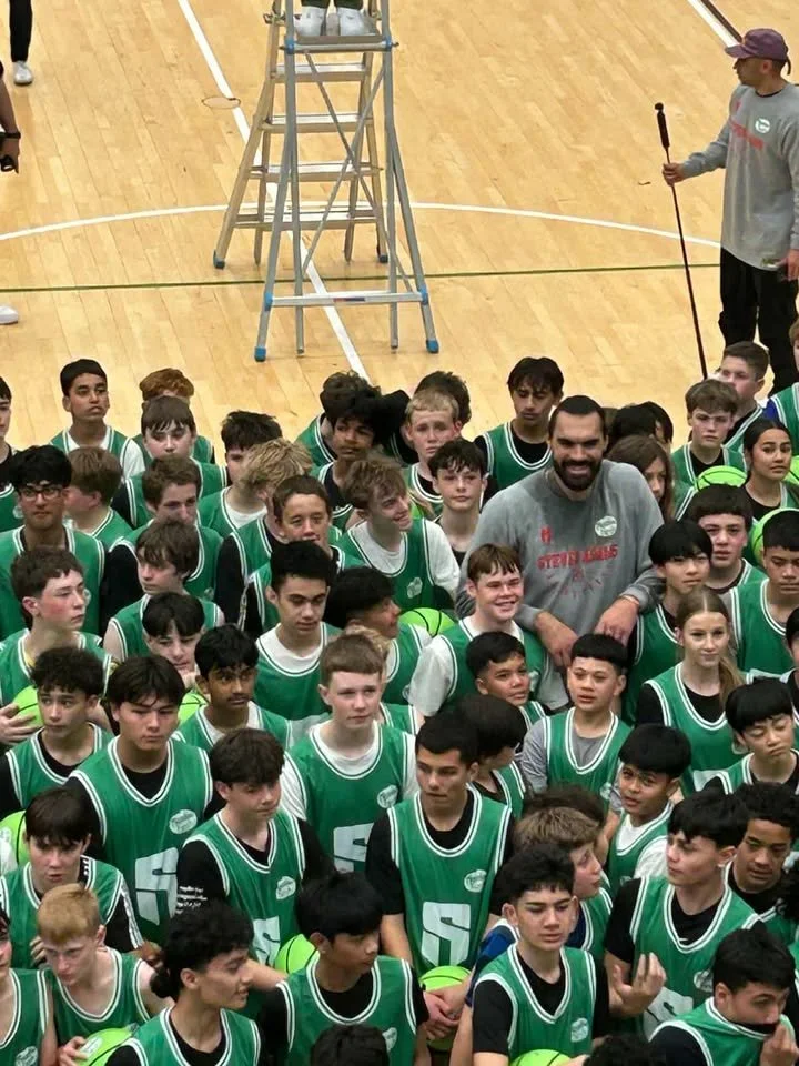 Steven Adams and Kings in group shot.jpg