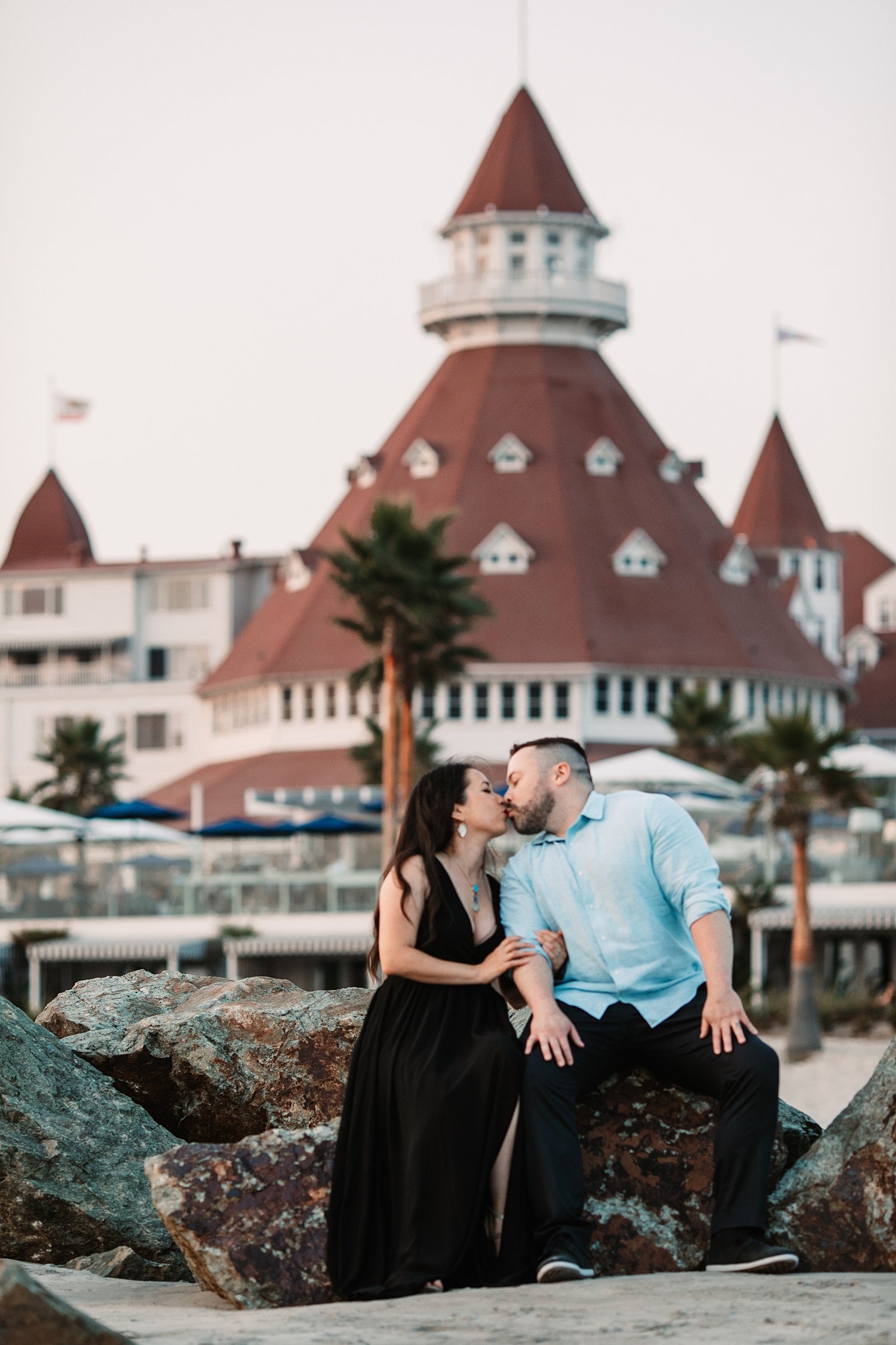 coronado-beach-engagement-san-diego-photographers_0011.jpg