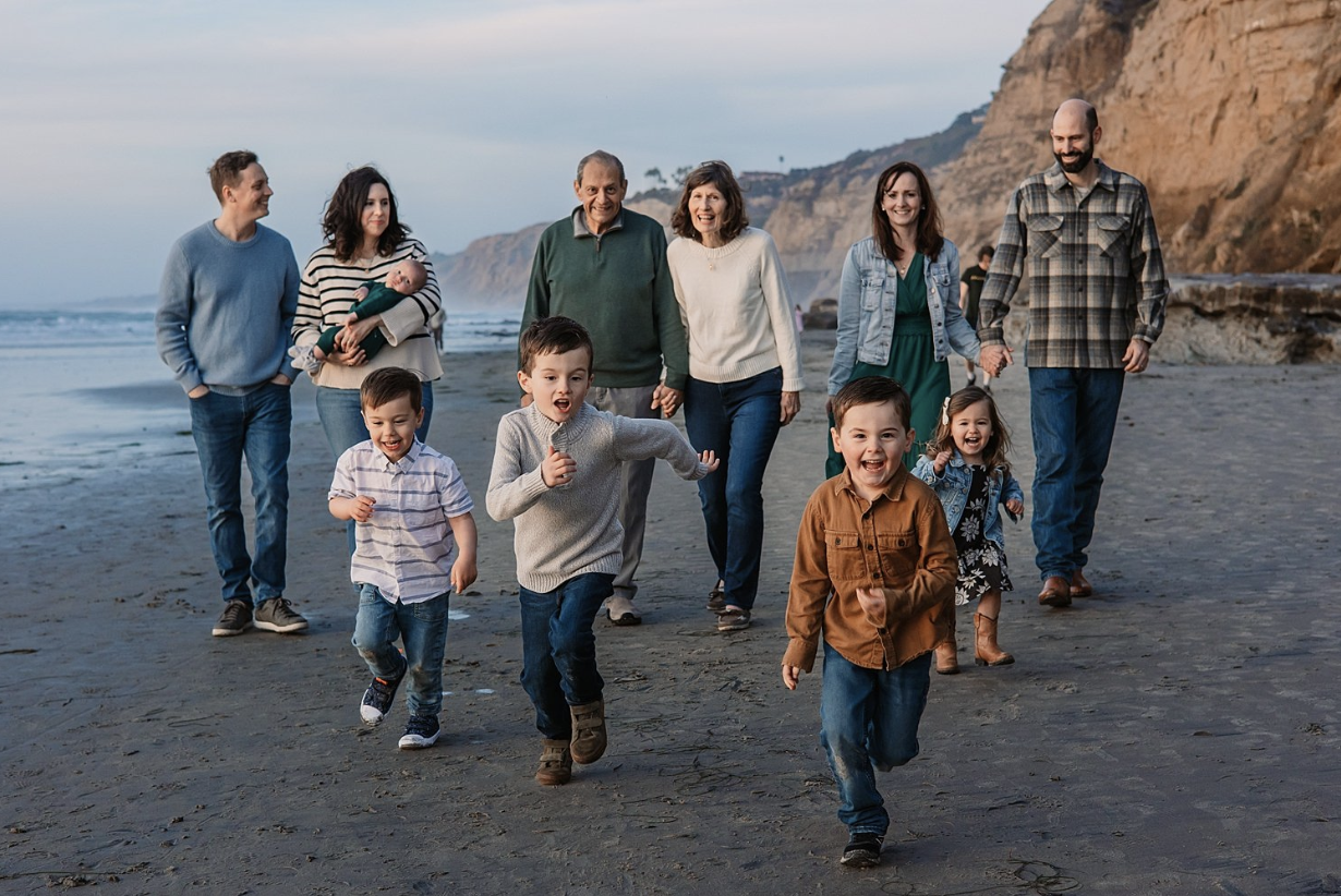 La Jolla Extended Family Photos | Scripps Pier Photoshoots