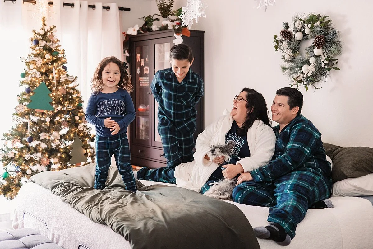 san-diego-in-home-christmas-mini-photo-sessions_0006.jpg