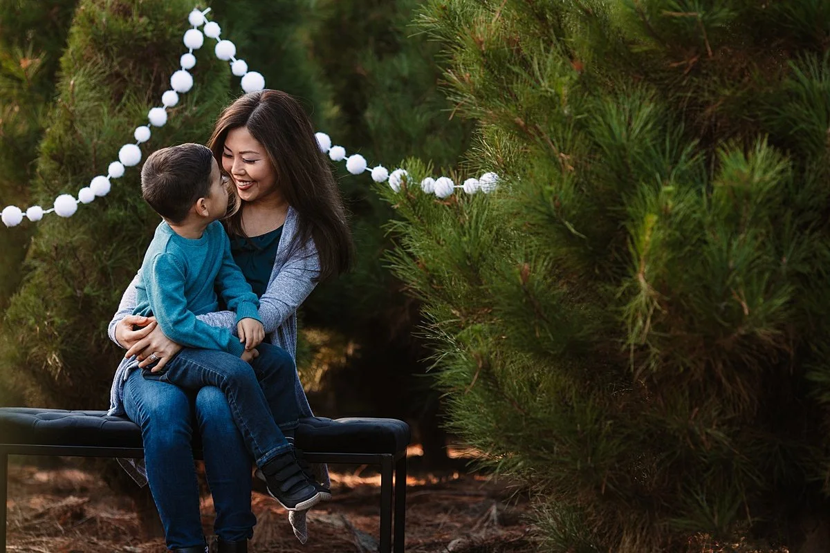 san-diego-christmas-tree-farm-mini-photo-shoot_0020.jpg