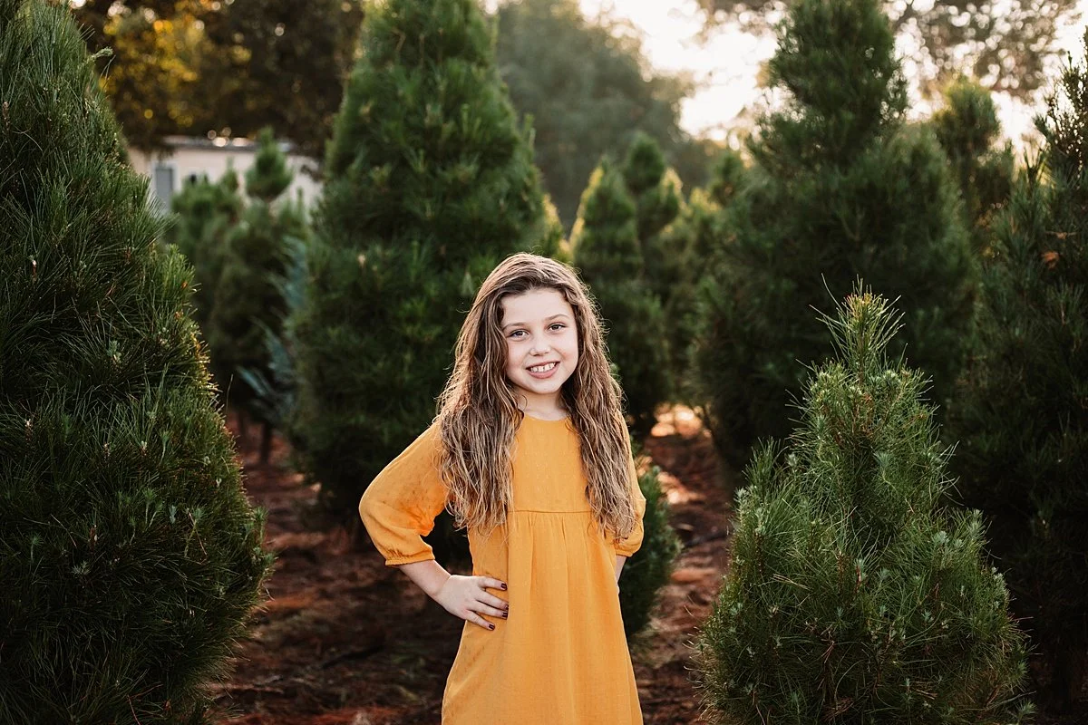 san-diego-christmas-tree-farm-mini-photo-shoot_0026.jpg