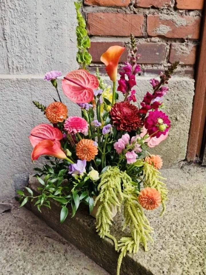 🌷 Kun h&auml;ihin, juhliin tai tapahtumaan kaivataan v&auml;ri&auml;, iloa ja n&auml;ytt&auml;v&auml;&auml; juhlatunnelmaa - autamme mielell&auml;mme!🙋&zwj;♀️

💐 Persoonalliset, tilaan ja juhlan tyyliin sopivat kukat vie fiilikset niin sanotusti n