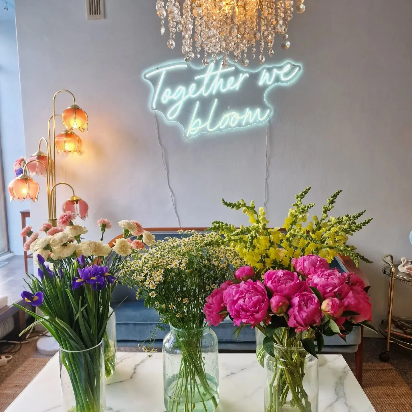 Tunnelmia eilisilt&auml; Kukkatehtaan Bloom Afterworkeilta, jossa sidottiin kes&auml;isi&auml; kukkakimppuja spiraalitekniikalla!💐

Kiitos kaikille osallistuneille, tupa oli t&auml;ynn&auml; naisia nauttimassa kukista ja kuohuvasta -ihan parasta!💕?