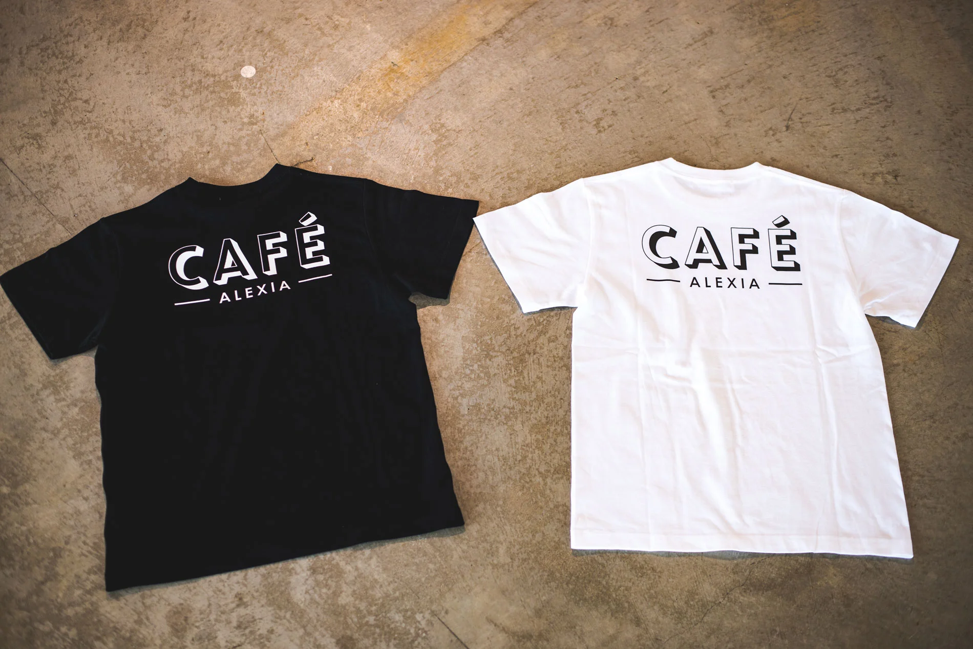 ALEXIA STAM - 本日限定価格 横浜ポップアップ 限定カラーTシャツ ALEXIA STAM（アリシアスタン）の「Separated Logo Print Tee