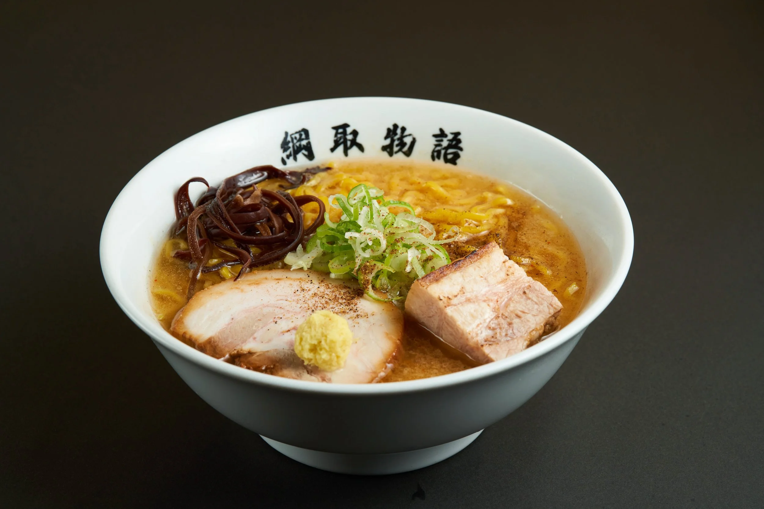 第2幕　北海道から出店の札幌　麺部屋　綱取物語【横綱チャーシューと炙り角煮の濃厚札幌味噌】
