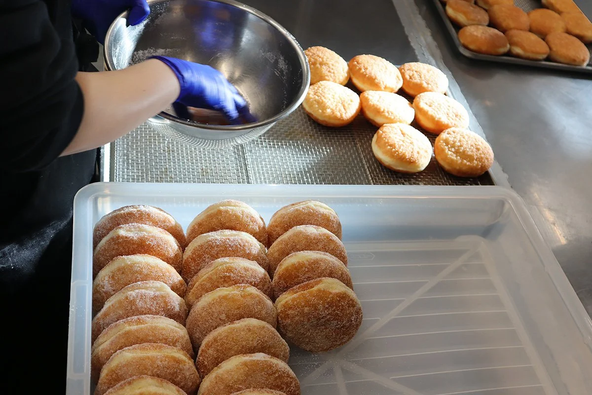  ドーナツや焼き菓子は全てON SUGAR 福岡・薬院本店で丁寧に手作りしています。 