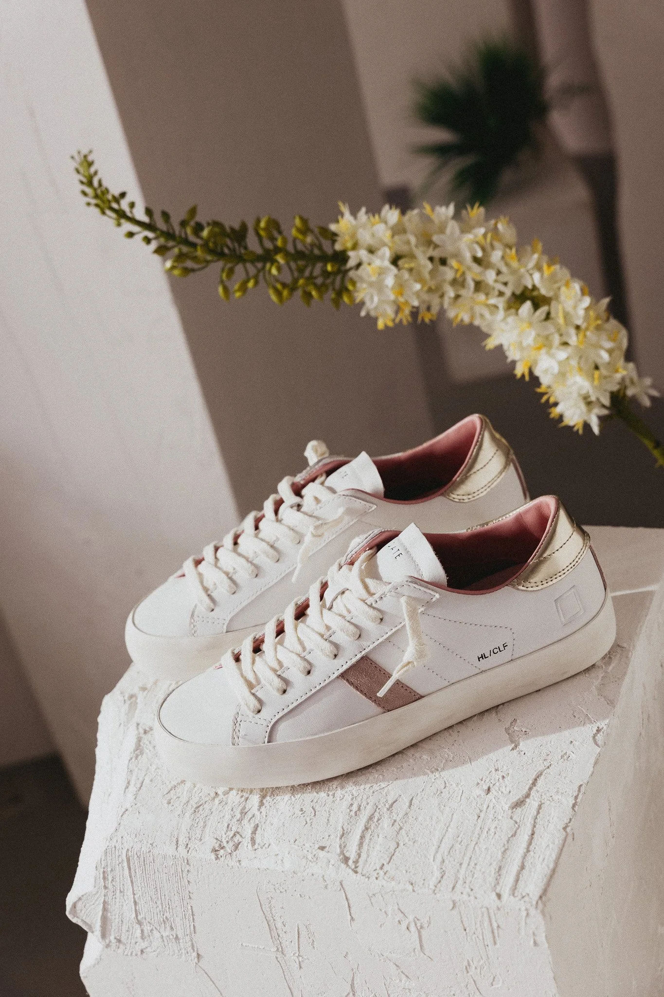 HILL LOW CALF WHITE-PLATINUM