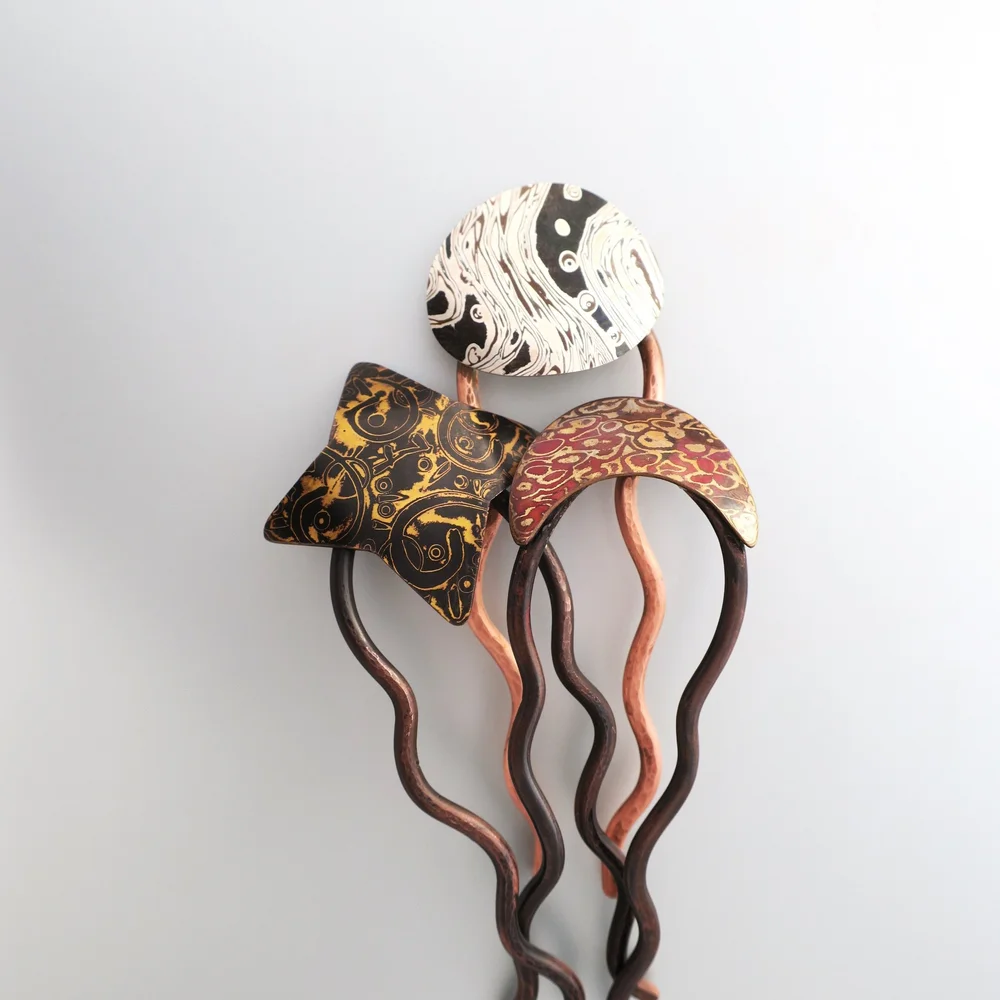 鍔　つば　工芸品 日本伝統工芸杢目金ジュエリー。江戸時代に侍が杢目金の鍔（つば