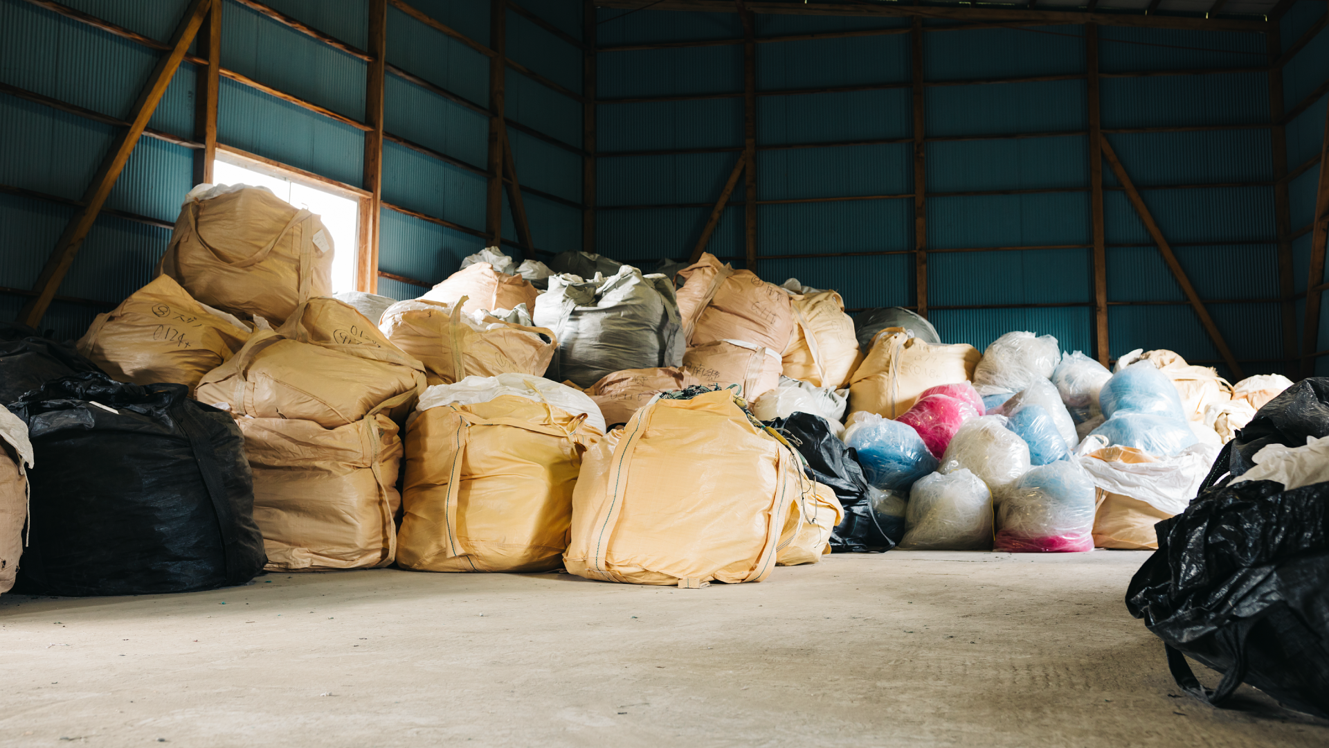 【amu株式会社】共有用倉庫画像 (1).png