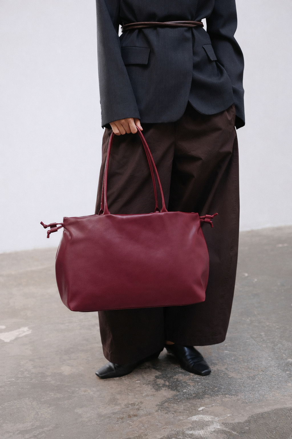 MILOS BAG (BLACK /CHERRY RED) 28,600円(税込)