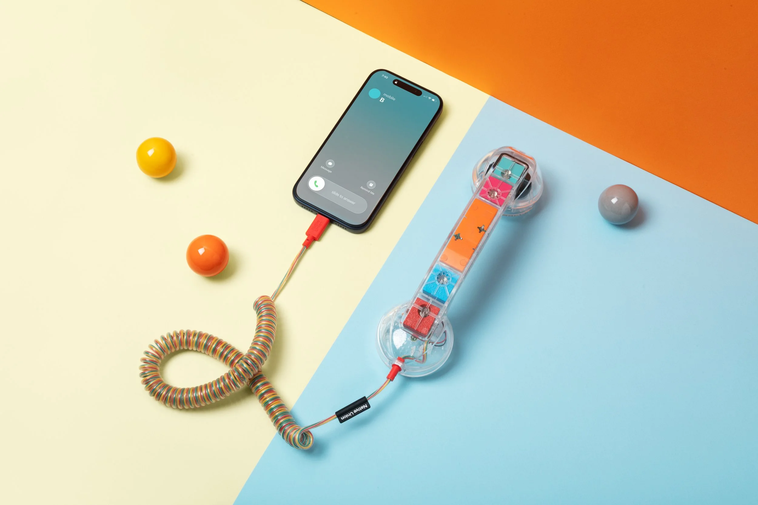 MoMA Design StoreでNative Unionのポップアップ開催｜レトロな受話器型ガジェットが話題