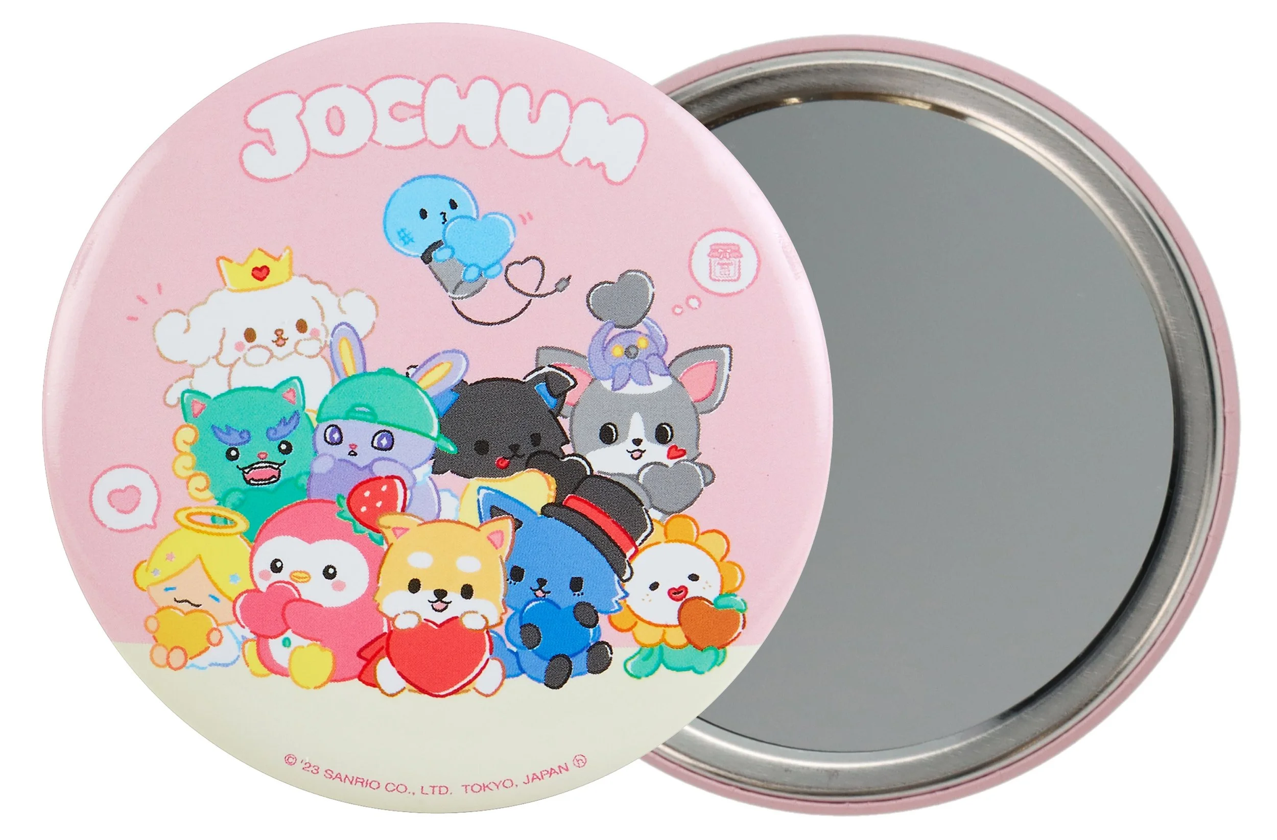 JO1とサンリオが共同開発した「JOCHUM」の150を超えるアイテムを