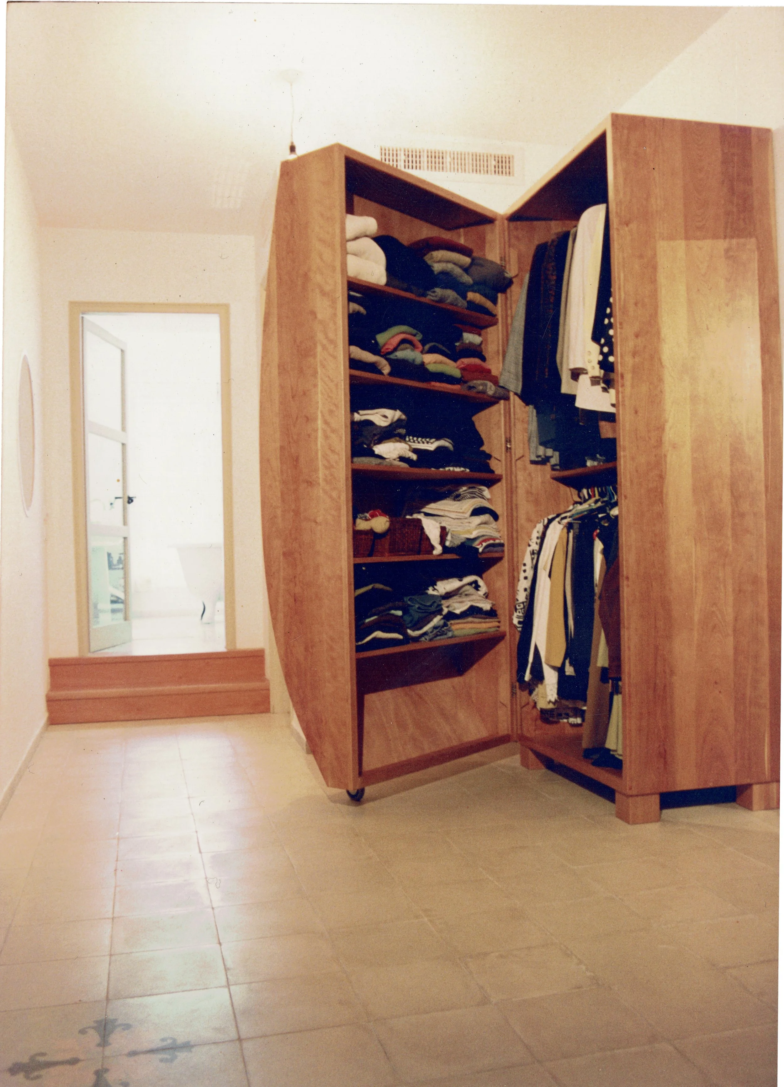 ארון עגול 1.jpeg