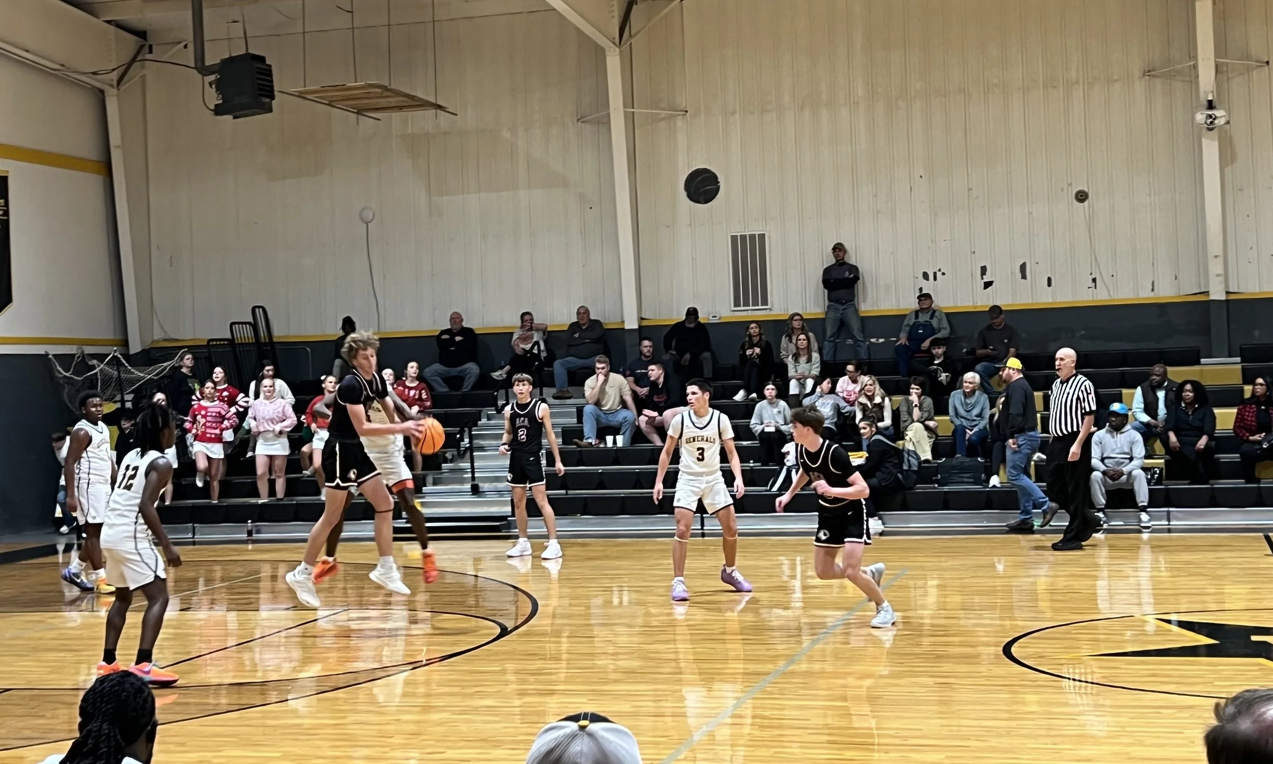 Levi Summers' Buzzer Beater Lifts Eagles Over Autauga Academy