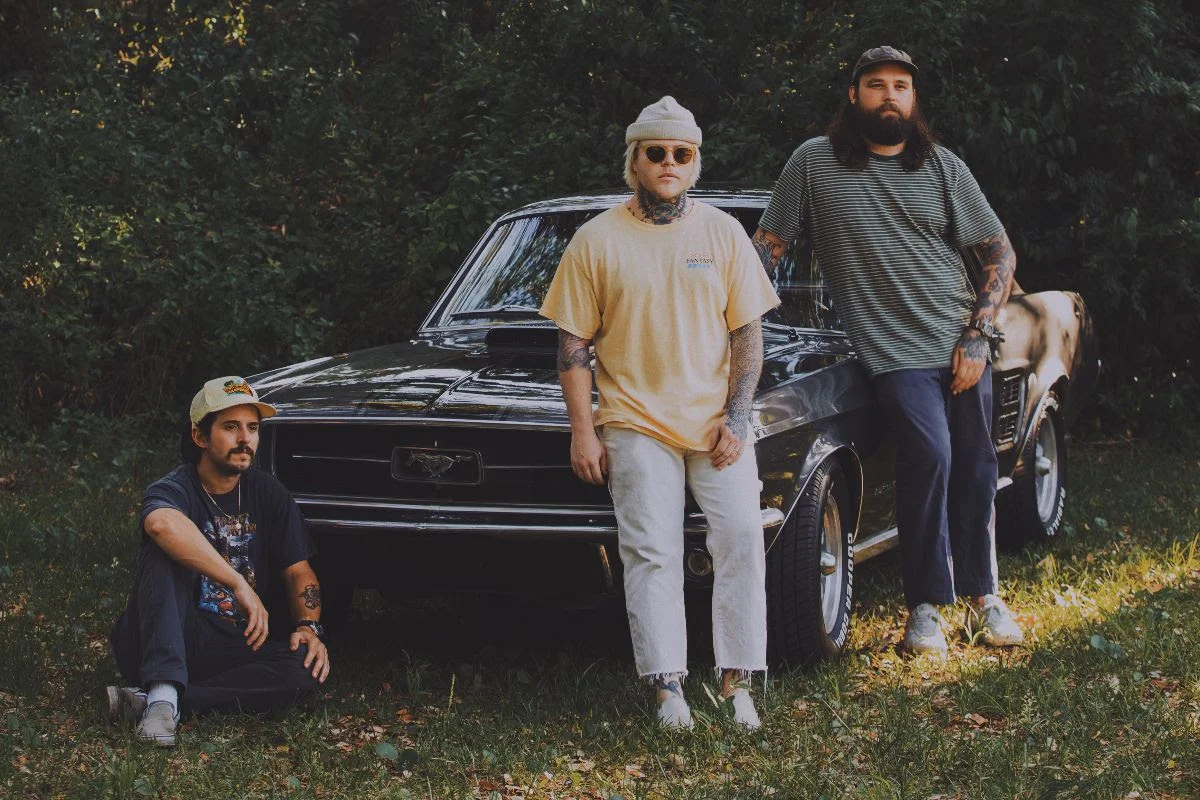Hundredth unveil new song "Iridescent"