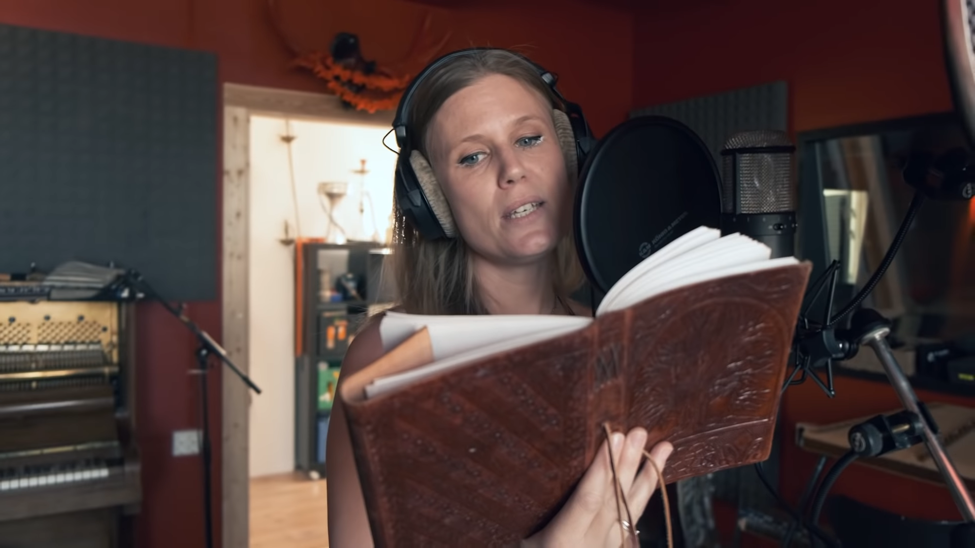 WATCH: Myrkur re-record "Onde Børn" for The Sims
