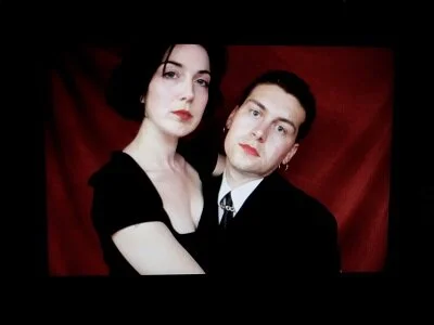 Dream pop duo Robbie &amp; Mona (Pet Shimmers) announce debut album 'EW,' release single "Wallpaper"