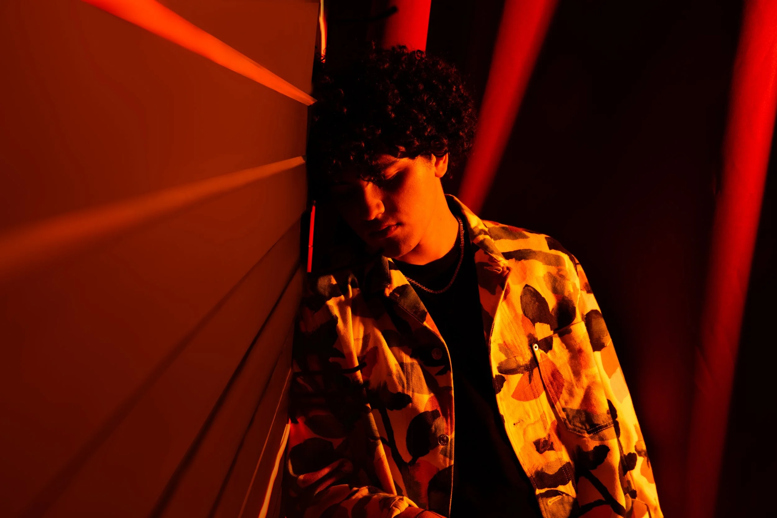 Issam Alnajjar releases live performance video for "Baree"