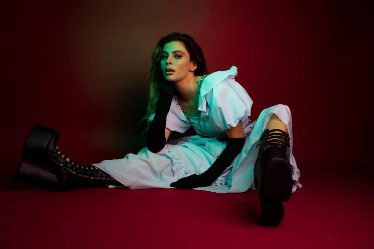 Amber Van Day releases new song “Uh Oh”