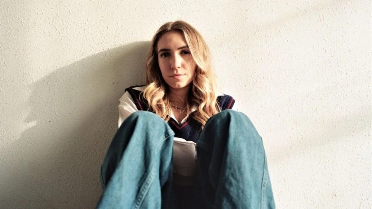 Lisa Heller tackles body image with new track "cheetos n coke"