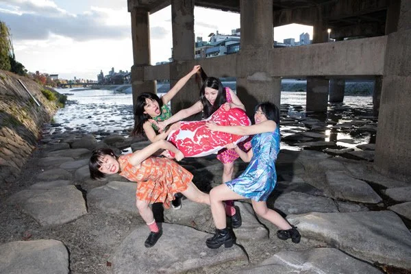 Otoboke Beaver unveil new single "Pardon?"
