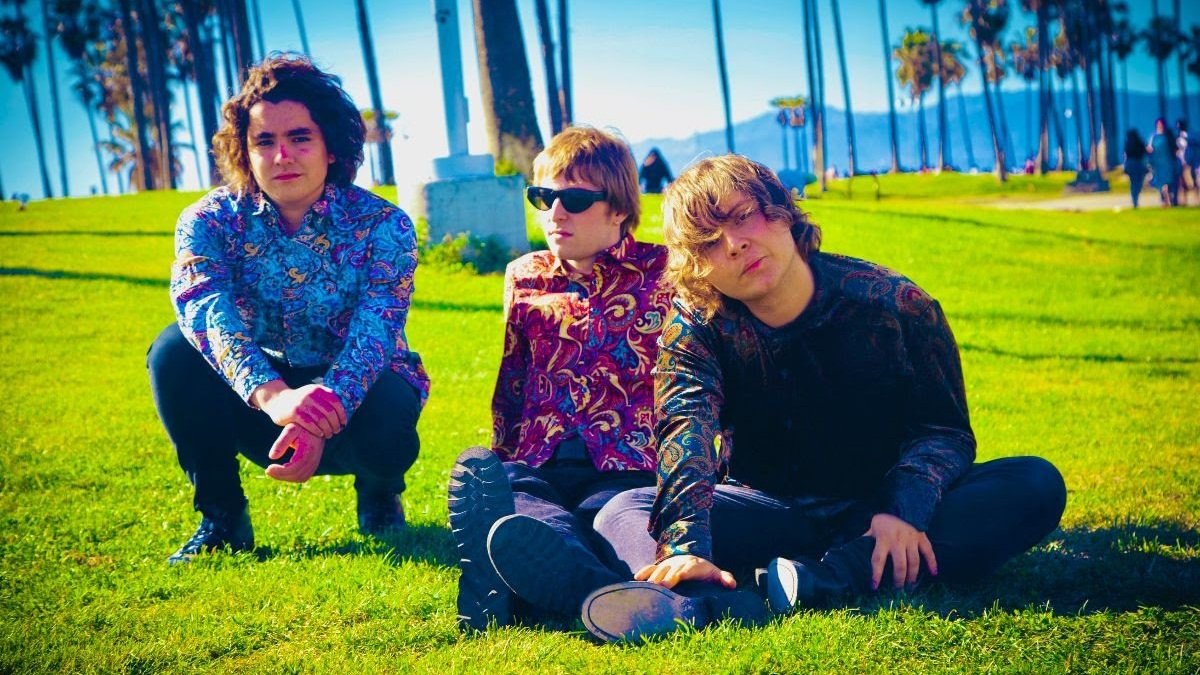 Los Angeles garage rock band Velvet Starlings release "There's Nobody There" music video