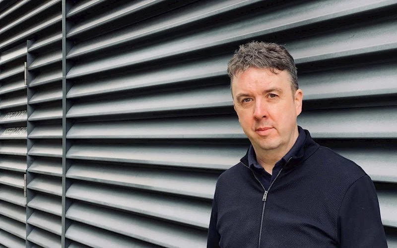 U.K.-Irish synthwave artist Richard Evans releases "Brave New World" music video