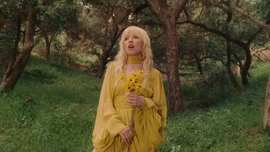 Carly Rae Jepsen announces 2022 North American fall tour with Empress Of
