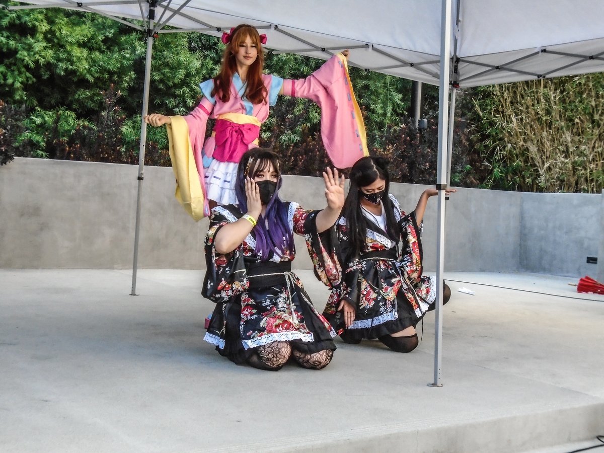   Summoner’s Cafe performing live. 
